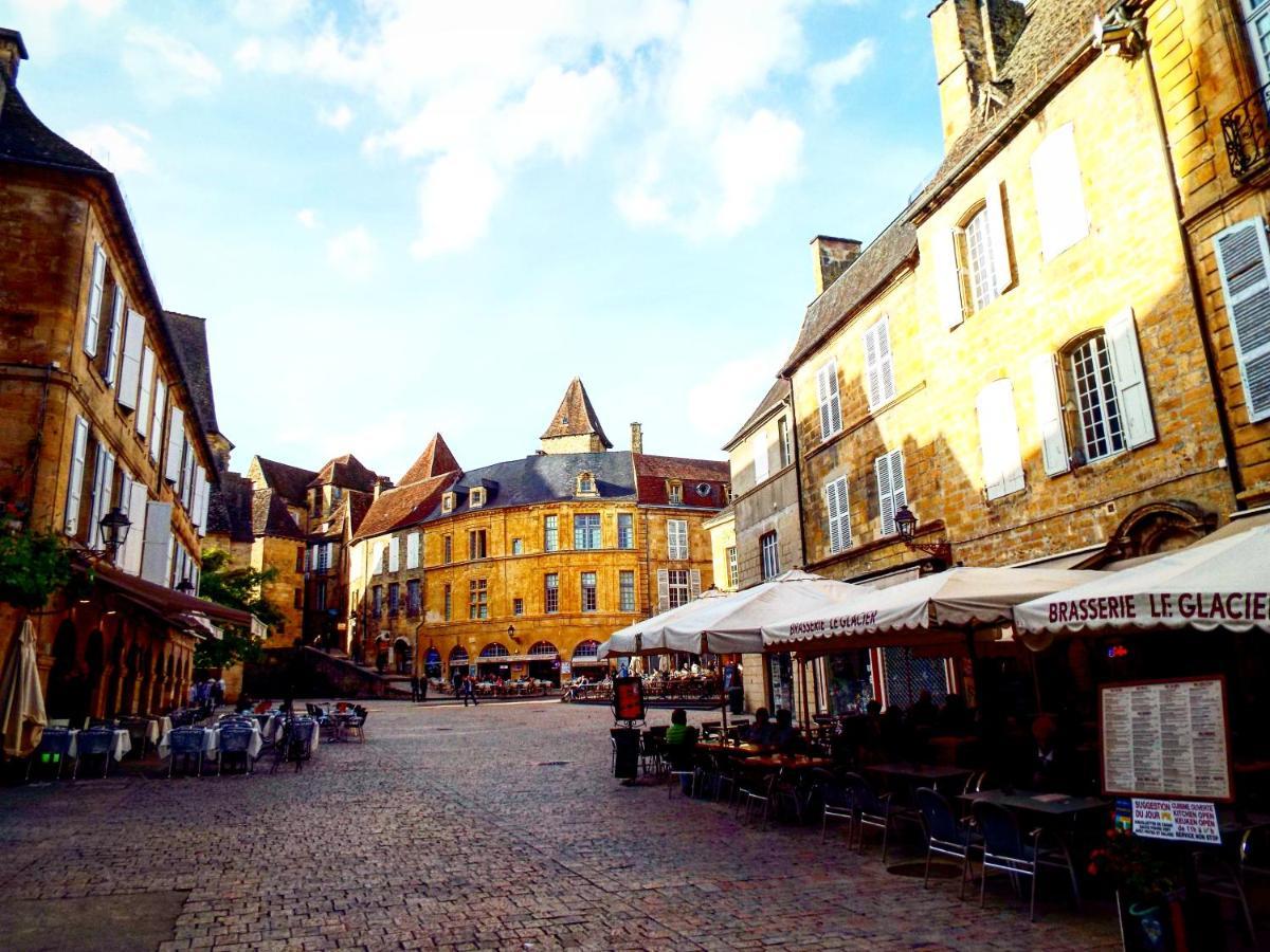 Centrally Located Sarlat Apartment With Medieval Town Views Buitenkant foto