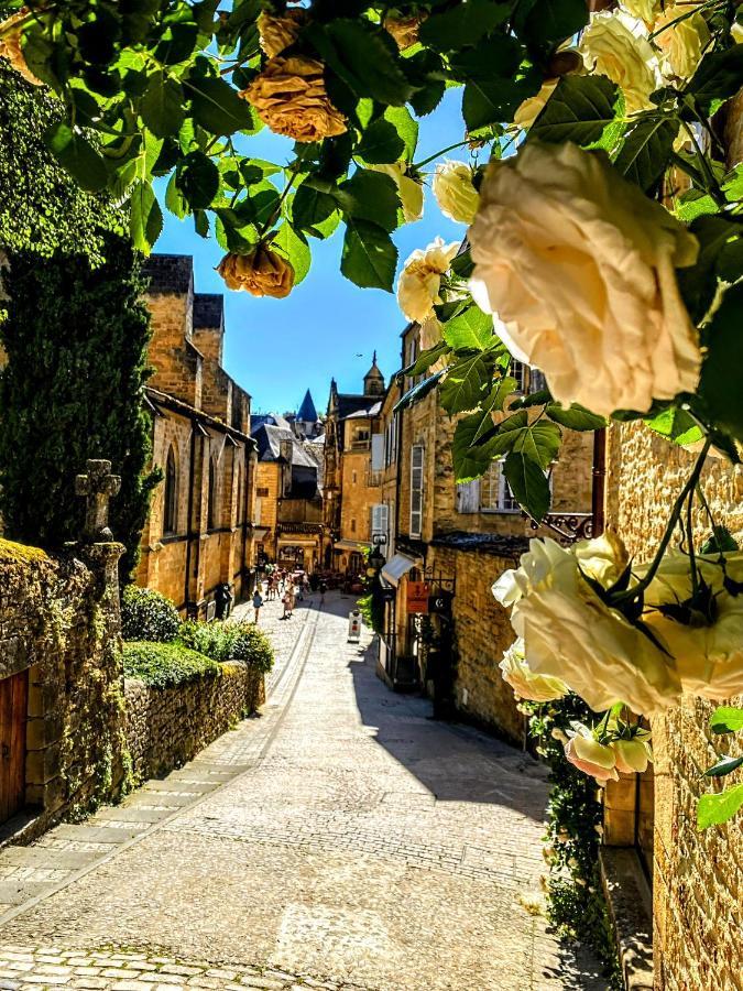 Centrally Located Sarlat Apartment With Medieval Town Views Buitenkant foto