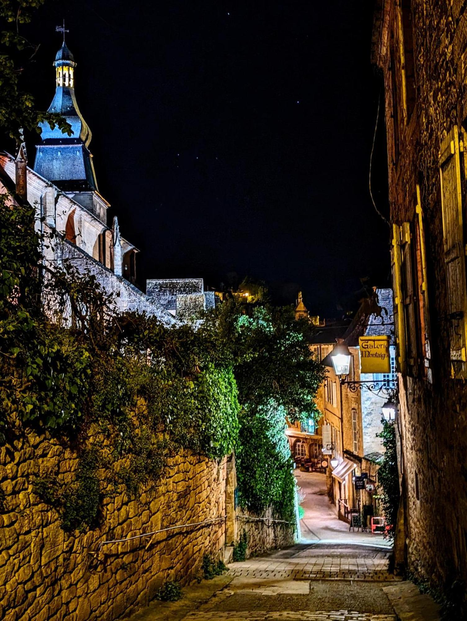 Centrally Located Sarlat Apartment With Medieval Town Views Buitenkant foto